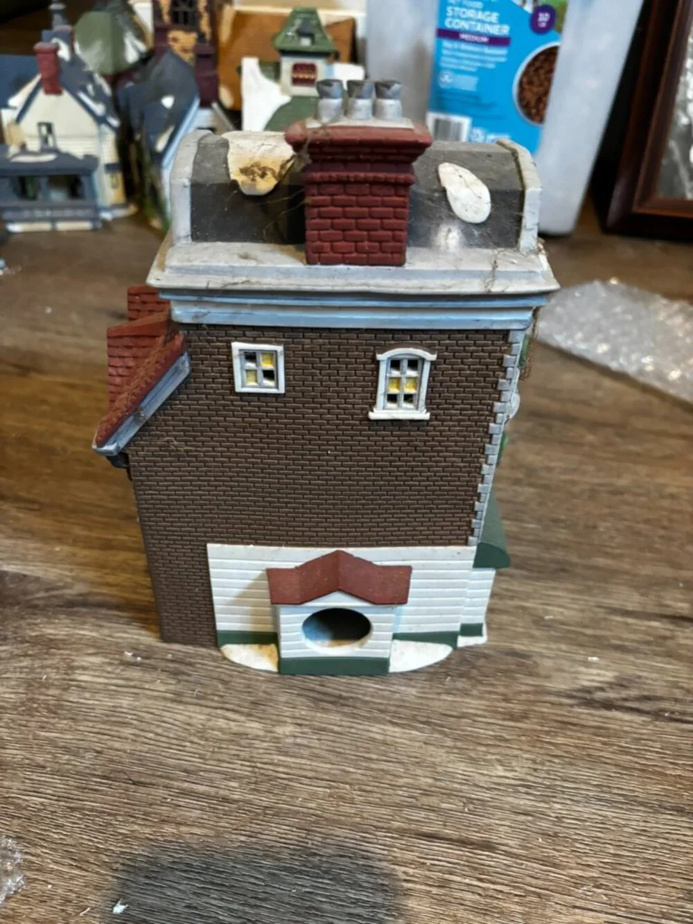Department 56 Christmas village light up building Crown & Cricket Inn